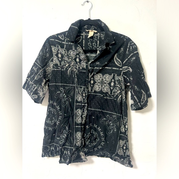 H&M Black and White Bandana Short Sleeved Button Up - Picture 1 of 3